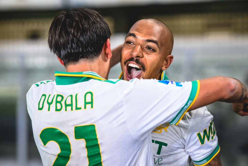 IMG_8652-1024x683 معرض صور - إحتفالات الذئاب بعد التأهل لدوري الأبطال