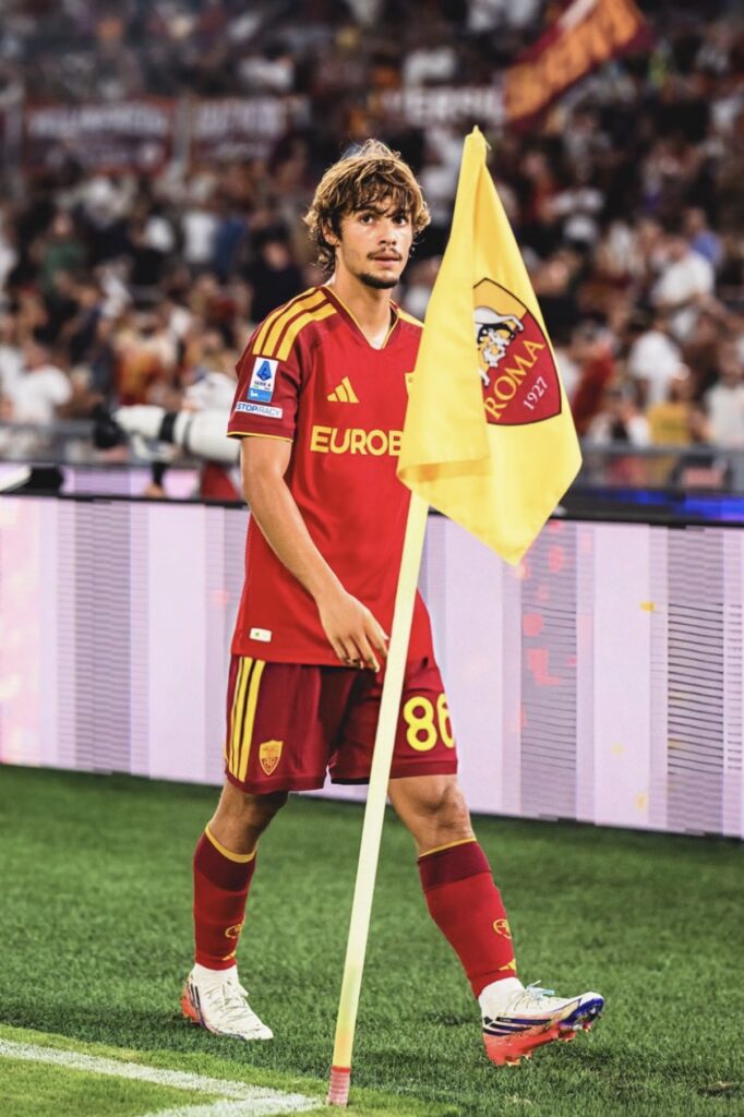 IMG_2859-682x1024 روما يفتتح الموسم برباعية في شباك فيورنتينا